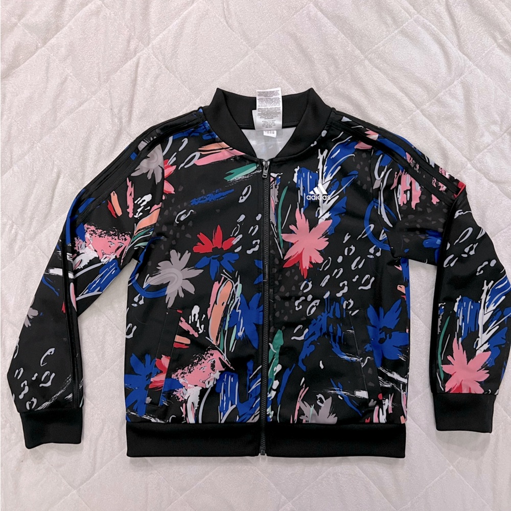 Adidas jacket, perfect condition, girl size M(10-12) has two front pockets.